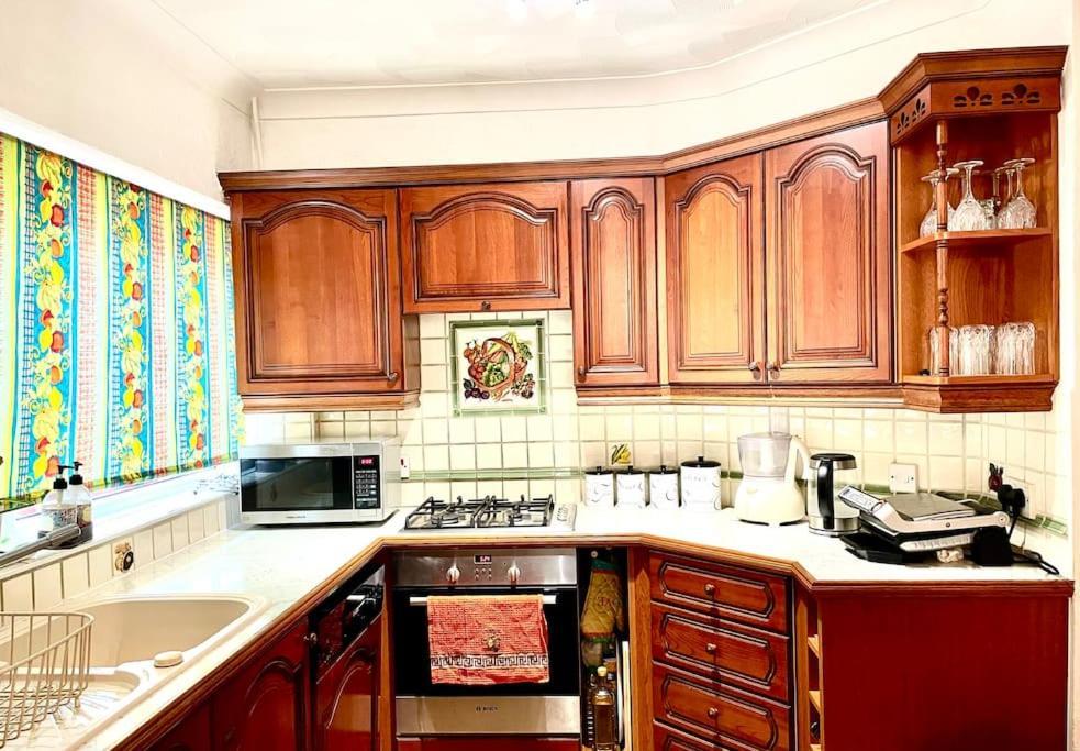 Stunning 1 Bedroom And Double Sofa Bed Near Train Station Southampton Esterno foto